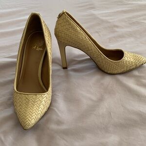 Elliot Lucca heels 6 1/2 cream worn once